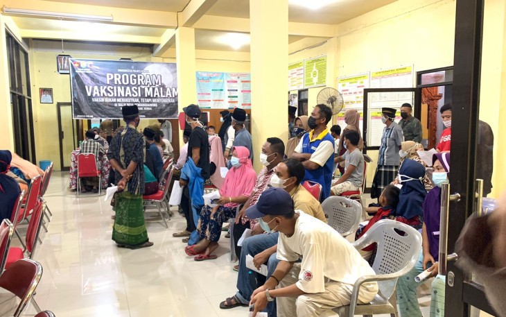 Polres Kendal laksanakan Vaksinasi malam di Balaidesa Sendang Dawung