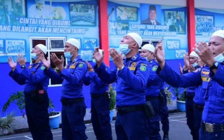 Selawat Pembawa Berkah, Helmi Hasan Pembawa Kebahagiaan