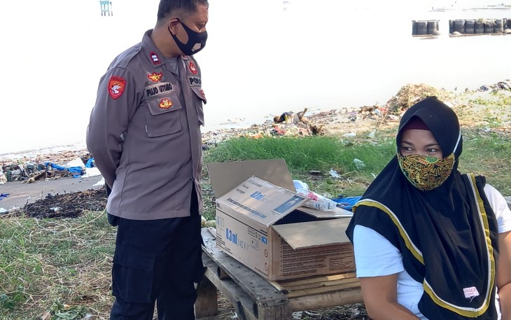 Anggota Polsek Rowosari monitoring vaksinasi di Desa Gempolsewu