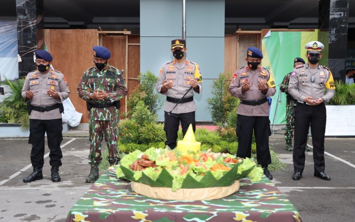 Kapolres Tulungagung memimpin Kegiatan Silaturahmi dan Syukuran Eks Brimob Nusantara Polres Tulungagung dalam rangka HUT BRIMOB ke 76 Tahun 2021