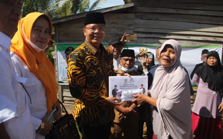 Bantuan Bedah Rumah BAZNAS, Ini Kisah Gubernur Rohidin