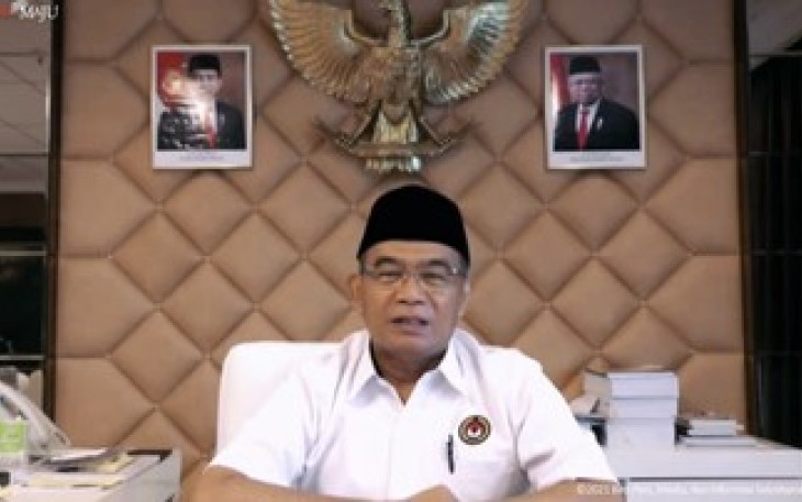 Menteri Koordinator Bidang Pembangunan Manusia dan Kebudayaan (PMK) Muhadjir Effendy saat berbincang dengan CNBC