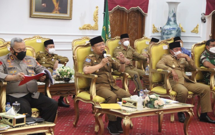 Gubernur Bengkulu Rohidin Mersyah pimpin Rapat Koordinasi Pengarahan Forkopimda Provinsi Bengkulu kepada Bupati/Walikota, Forkopimda Kab/Kota dan Kakan Kemenag Kab/Kota Se-Provinsi Bengkulu secara Virtual Meeting