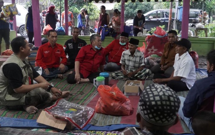 Berbaur Dengan Pengungsi, Begini Respon Ketua PDIP Jatim ke Korban Semeru