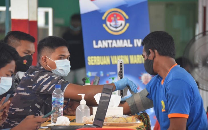 Lantamal IV bekerjasama dengan Badan Intelijen Negara (BIN), menggelar kegiatan Serbuan Vaksin Maritim yang dilaksanakan ditiga tempat yaitu di Rutan Kelas 1 Tanjungpinang, Lapas  Narkotika dan Lapas IIA Umum Tanjungpinang Kepulaun Riau