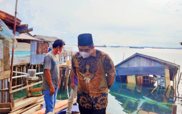 Plt Bupati Bintan Roby Kurniawan Tinjau 2 Rumah Warga Roboh di Kampong Mentigi Laut Tanjung Uban