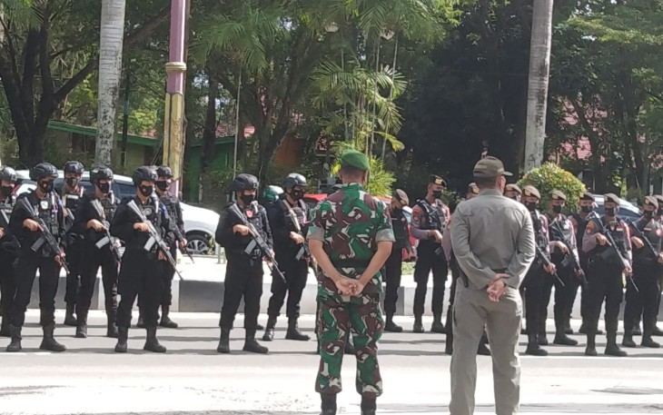 Kodim 1016/Palangka Raya mengikuti Gelar Apel Kesiapan Pasukan di Posko Polisi Bundaran Besar Palangka Raya