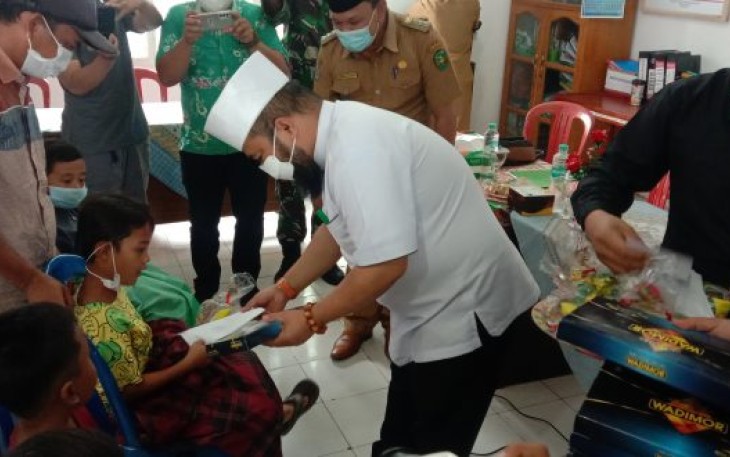 Helmi Hasan hadir pada acara sunatan massal di kantor lurah Beringin Raya, Selasa (14/9/2021).