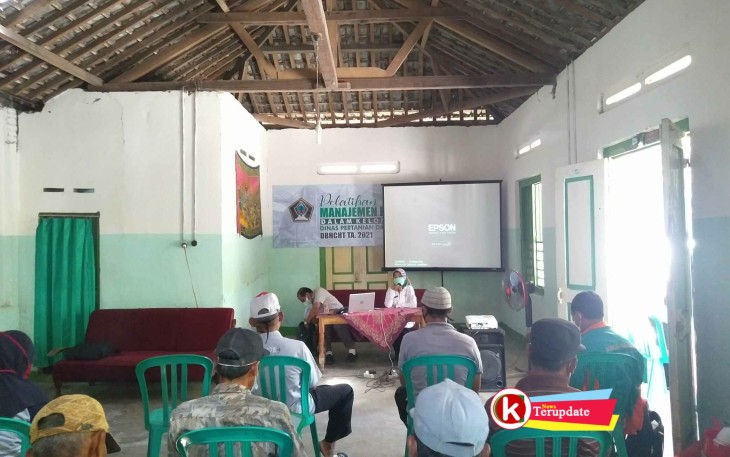 Situasi Pembekalan Pembuatan Pestisida Nabati (foto : Faisal NR / Klikwarta.com)