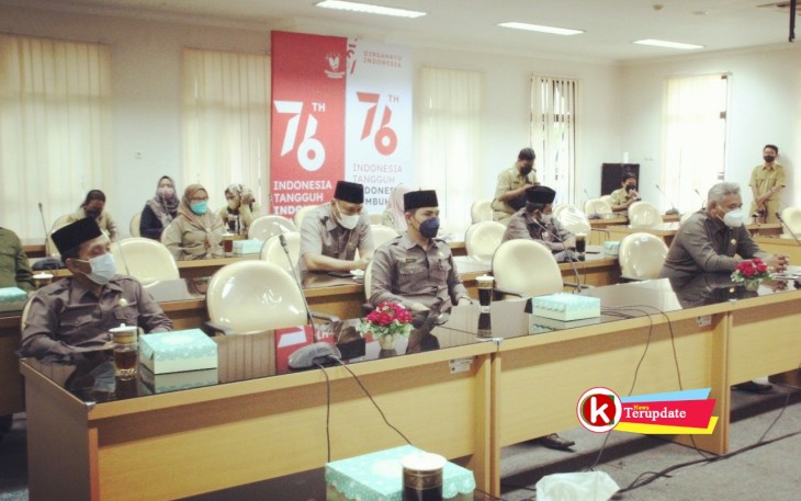 Jajaran Fraksi-fraksi DPRD Kabupaten Blitar Saat Rapat Paripurna Persetujuan Bersama APBD-P Tahun 2021 (foto : DPRD Kabupaten Blitar untuk Klikwarta.com)