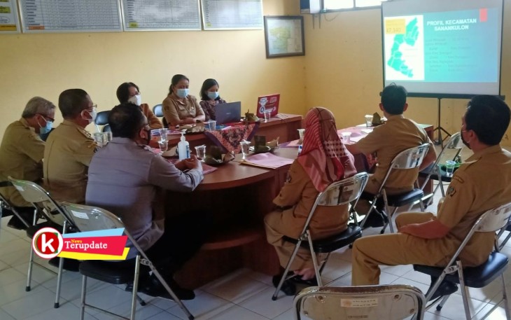 Satgas Penanganan Covid-19 Kabupaten Blitar Saat Monev Penanganan Covid-19 di Kecamatan Sanankulon (foto : Faisal NR / Klikwarta.com)