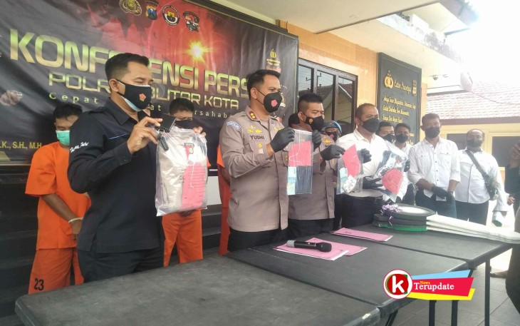 Konferensi Pers Polres Blitar Kota Ungkap Kasus Curanmor, Senin (18/10/2021). (foto : Faisal NR / Klikwarta.com)