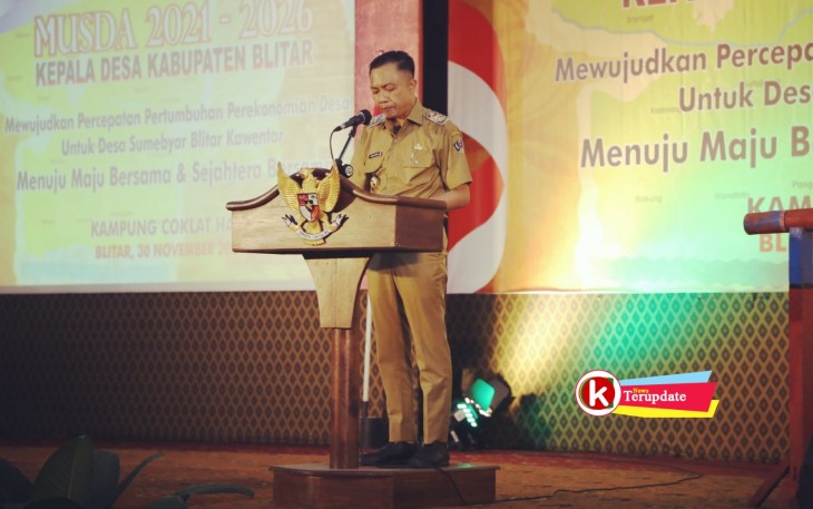 Wakil Bupati Blitar Rahmat Santoso Saat Berikan Sambutan di Acara Musda Papdesi Kabupaten Blitar Tahun 2021 (foto : Faisal NR / Klikwarta.com)