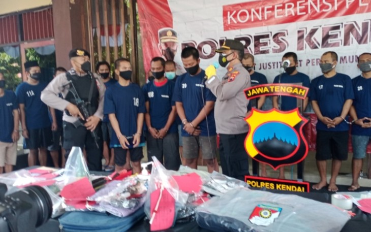 Konfrensi pers yang digelar Polres Kendal pada hari Senin 30/8/2021 di depan Lobi Mapolres