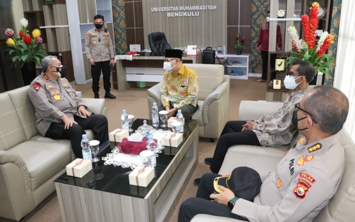 Kepala Kepolisian Daerah Bengkulu Irjen Pol Drs Guntur Setyanto M Si Silaturahmi Ke Rektor UMB