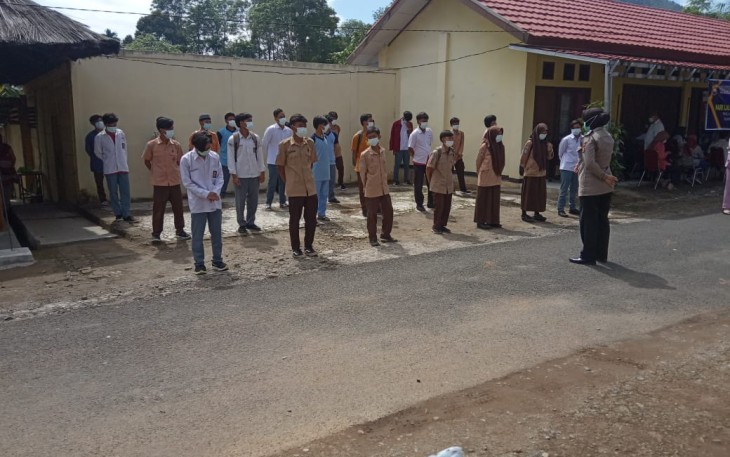 Personil Polres Lebong Gelar Edukasi Vaksin dan Prokes Go To School