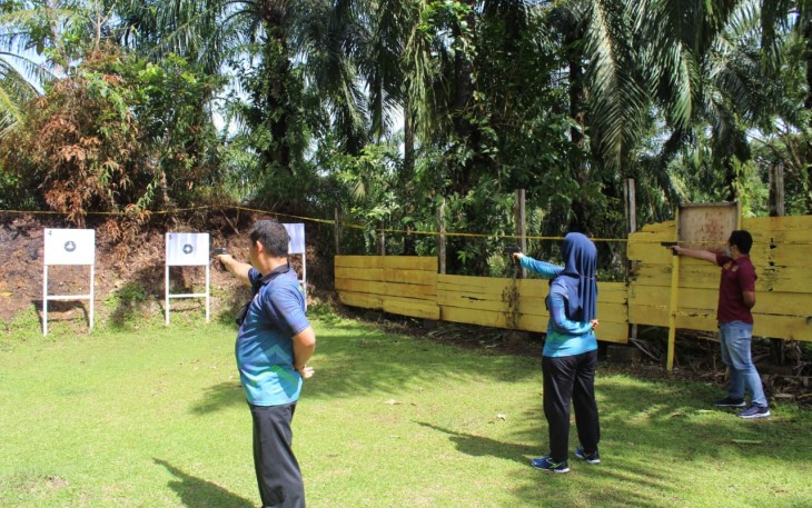  Polres Mukomuko Gelar Latihan Menembak
