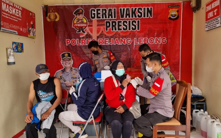 Kampus Polri Peduli, SPN Polda Bengkulu Gelar Bakti Sosial dan Vaksinasi