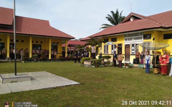 Pembina Upacara Sumpah Pemuda, Bhabinkamtibmas Himbau Prokes dan Vaksinasi
