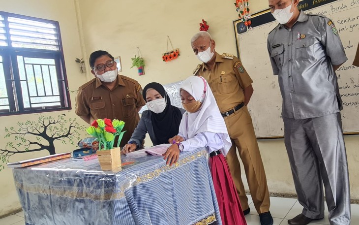  Bupati Surya Tinjau Pelaksanaan Belajar Tatap Muka 