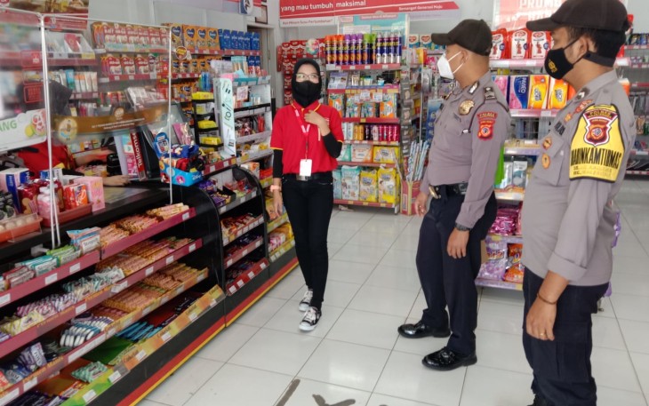 Pastikan Masyarakat Patuhi Prokes, Polsek Cingambul Rutin Patroli Himbauan Prokes