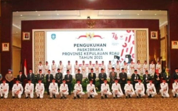 Gubernur Ansar Kukuhkan Anggota Paskibra