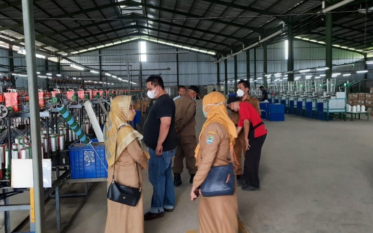 Kunjungi Lima Pabrik, Tim Gabungan Gugus Tugas Covid-19 Polres Majalengka Pantau Penerapan Prokes