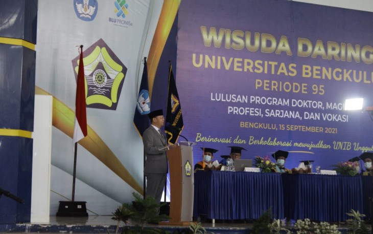 Gubernur Bengkulu Rohidin Mersyah menghadiri Wisuda Daring Periode ke-95 Lulusan Pasca Sarjana, Profesi, Sarjana dan Vokasi Universitas Bengkulu, di Gedung Serbaguna Universitas Bengkulu, Rabu (15/9).