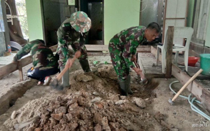 Satgas TMMD ke 112 Renovasi Sarana MCK Masjid Al Ikhlas