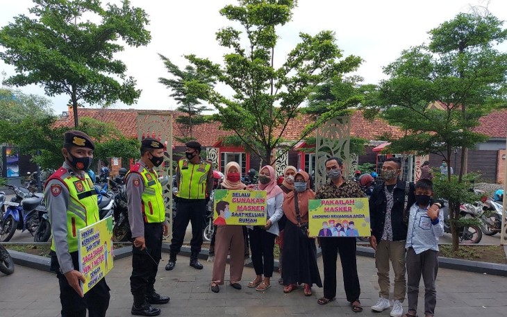 Cegah Penularan Covid-19, Unit Patroli Sat Samapta Polres Majalengka Sambangi Tempat Keramaian