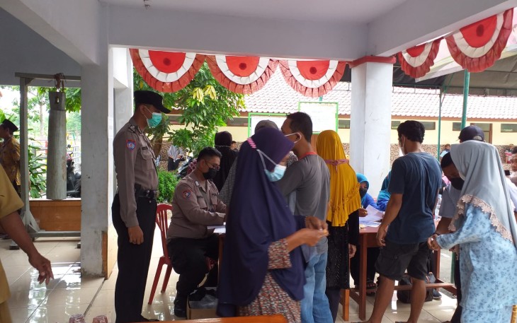 Tekan Penyebaran Covid-19, Polsek Sumberjaya Pantau Gerai Vaksinasi 