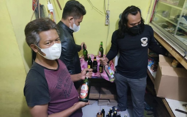 Razia Miras Ilegal, Polres Majalengka Amankan Puluhan Botol Miras Pabrikan Berbagai Merek