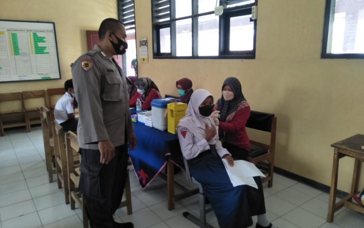 Dukung Program Pemerintah, Polsek Majalengka Kota Monitoring di Pelaksanaan Vaksinasi Bagi Pelajar