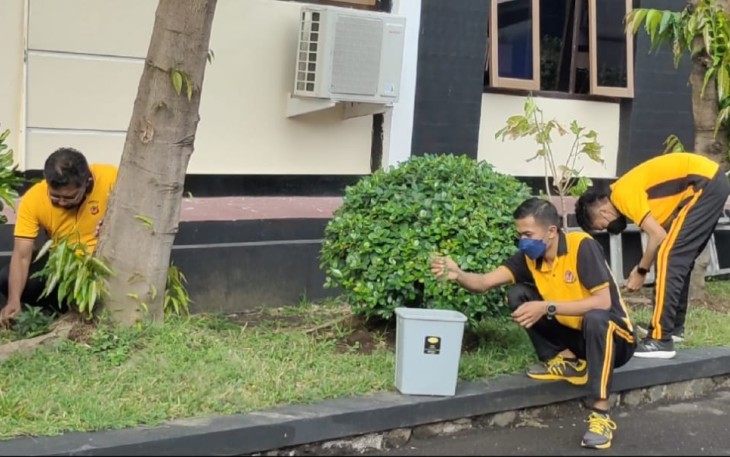 Peringati World Cleanup Day 2021, Kapolres Majalengka Ajak Anggotanya Untuk Bersih-bersih