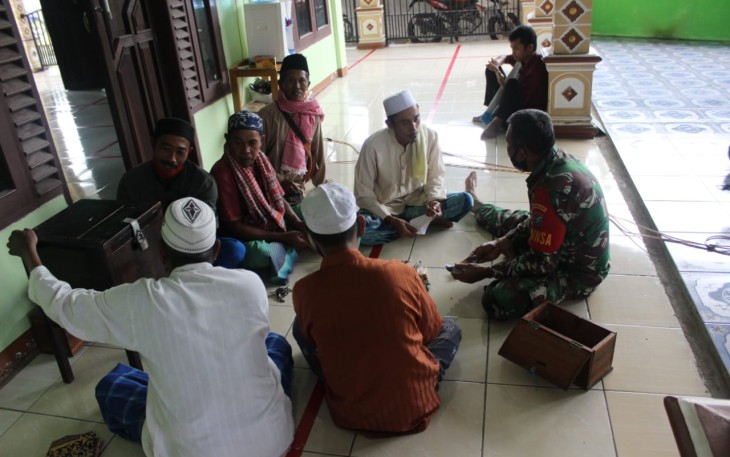 Melihat Aktivitas Babinsa Bersama Tokoh Agama di Desa Kampuri