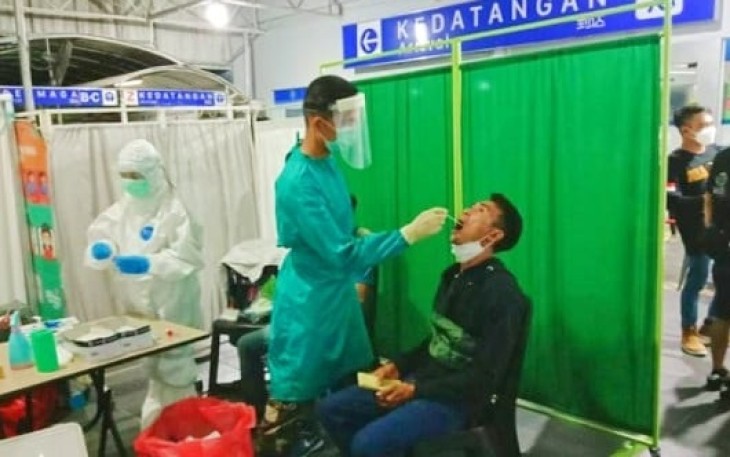 Swab Antigen di Pelabuhan Internasional Batam Center PMI 