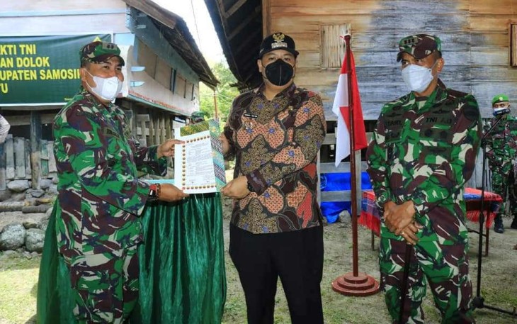 Bupati Samosir Bersama Danrem 023/KS Resmi Tutup Karya Bhakti TNI Kodim 0210/TU di Bonandolok