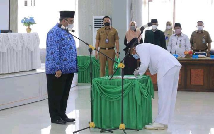 Bupati Pasaman Melantik 17 Orang Pejabat Adminsator Dan 20 Orang Pejabat Pengawas