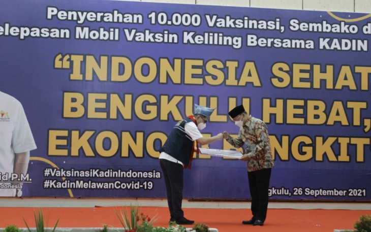 Vaksinasi Dan Sembako, Melindungi Kesehatan Dan Pemulihan Ekonomi