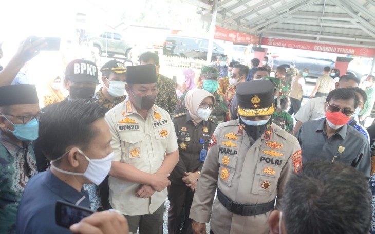 Rosjonsyah Pastikan Kesiapan Posko PPKM Mikro di Kabupaten Bengkulu Tengah