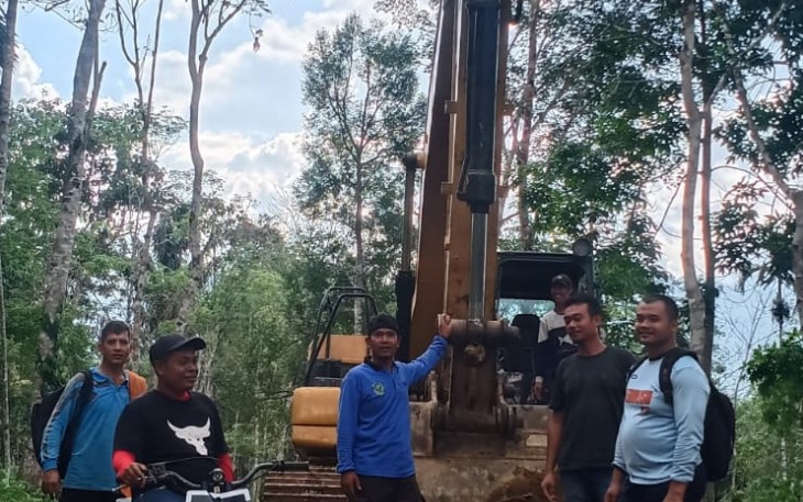 RWD Anggota DPRD Pasaman Fraksi Partai Demokrat Tinjau Pembukaan Jalan Baru Aia Nuang ke Padang Data Jorong II Sungai Pandahan