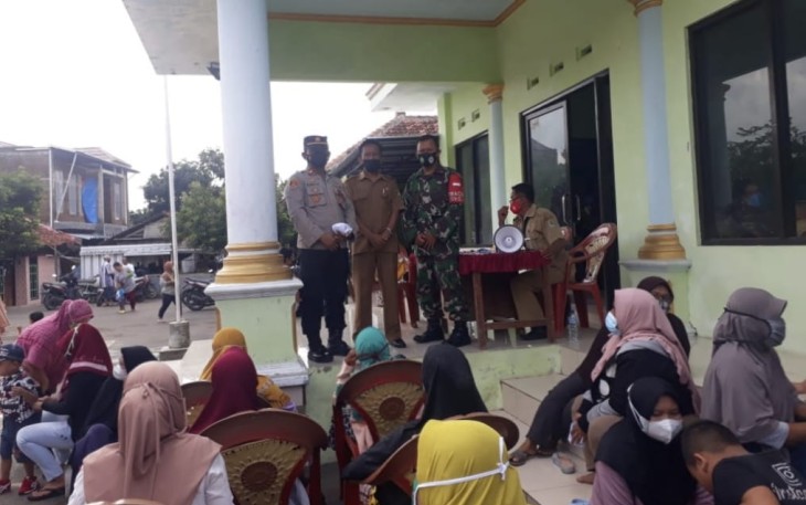 Kapolsek Leuwimunding - Polres Majalengka, Pantau Vaksinasi HIMBAU Warga Tertib dan Taati Prokes