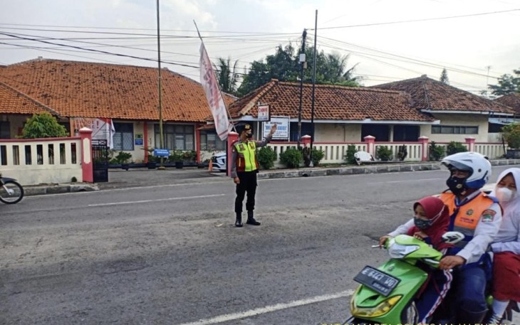 Wujud Layani Masyarakat, Sat Samapta Polres Majalengka Rutin Gatur Lalin Pagi Hari