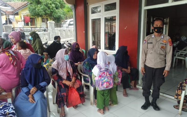 Berikan Rasa Nyaman, Polsek Cingambul Laksanakan Pengamanan Vaksinasi Masal