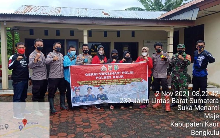 Gerai Vaksin Polres Kaur Diserbu Masyarakat