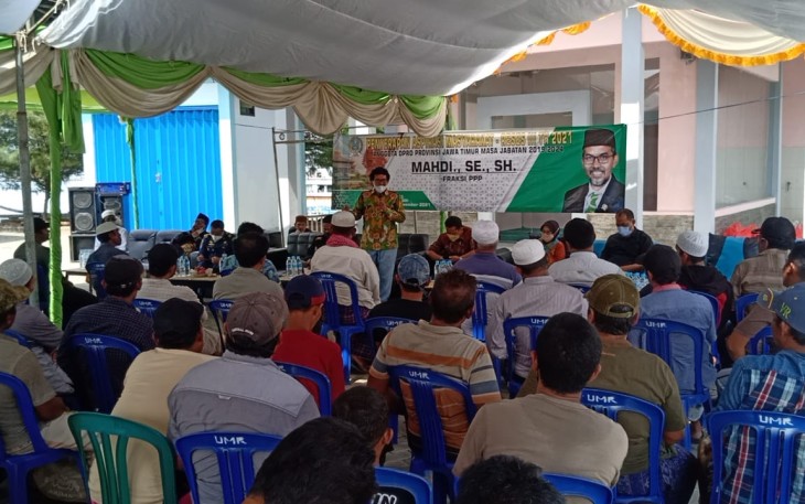 Anggota Fraksi PPP DPRD Jatim, Mahdi saat serap aspirasi masyakarat di UPT Pelabuhan Pulau Gili Ketapang.