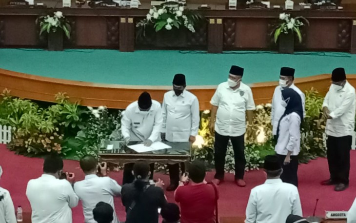 Bupati Malang dan DPRD Sepakat Raperda Perubahan APBD TA 2021 Menjadi Perda