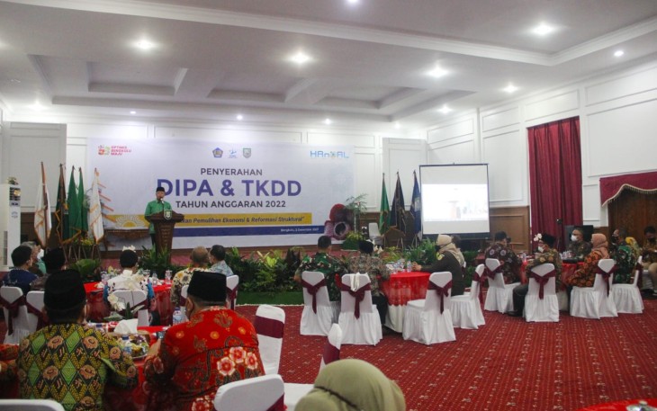 Gubernur Bengkulu Rohidin Mersyah pimpin penyerahan Daftar Isian Pelaksanaan Anggaran (DIPA) dan Daftar Alokasi Transfer ke Daerah dan Dana Desa (TKDD) Tahun 2022