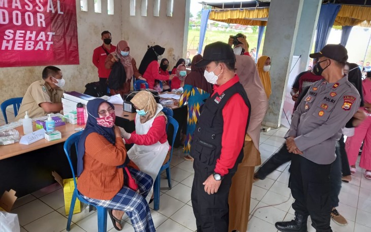 BIN Gelar Vaksinasi Massal dan Berbagi Sembako di Binduriang Rejang Lebong