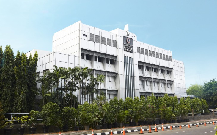  Universitas Moestopo